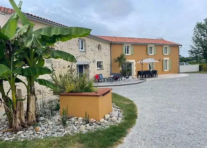 Gite La Vie En Couleur 14 Personnes